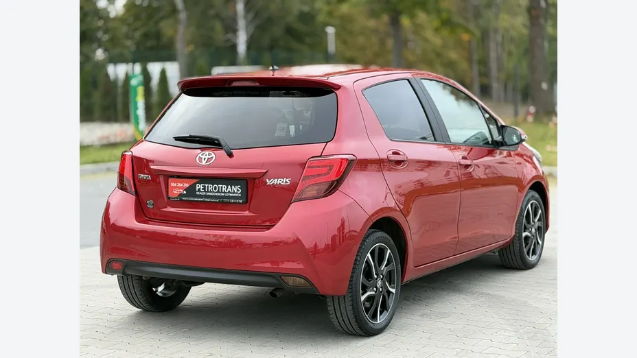 TOYOTA Yaris -