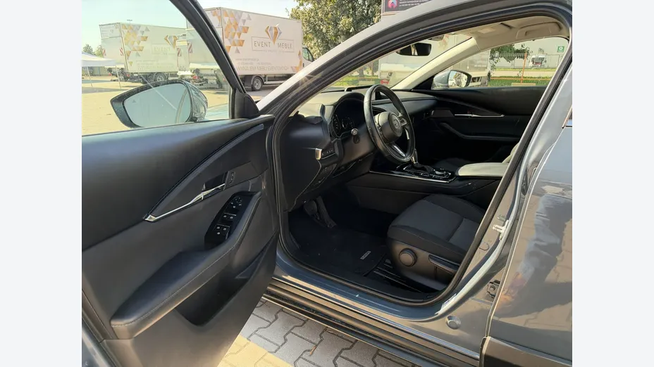 MAZDA CX-30 -