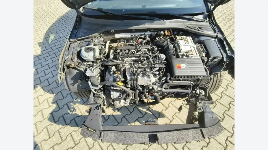 VOLKSWAGEN Golf -