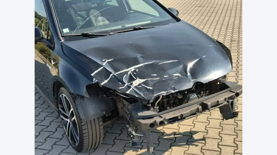 VOLKSWAGEN Golf -