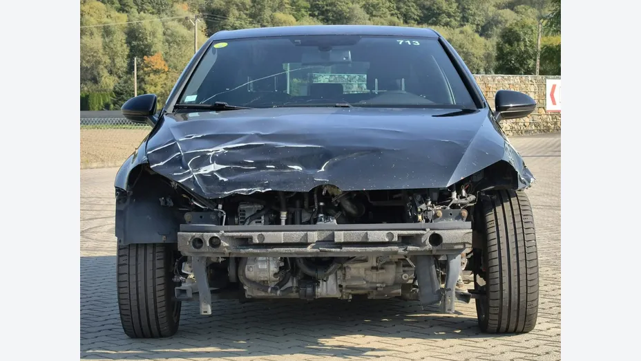 VOLKSWAGEN Golf -