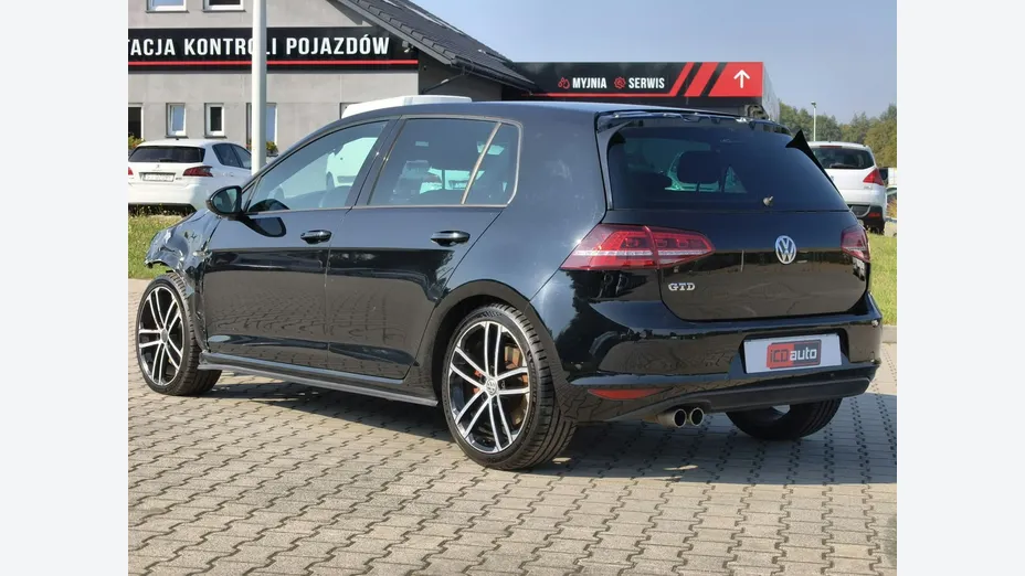 VOLKSWAGEN Golf -