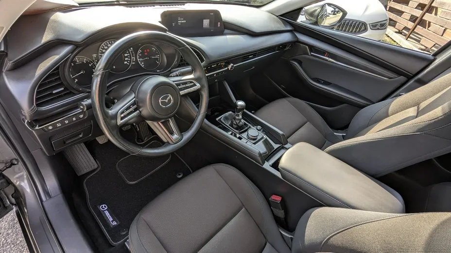 MAZDA 3 -