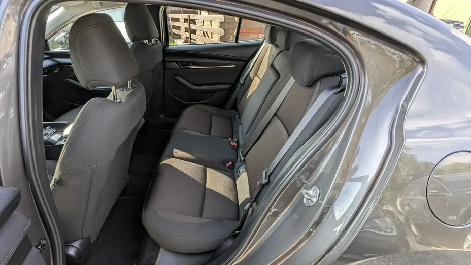 MAZDA 3 -