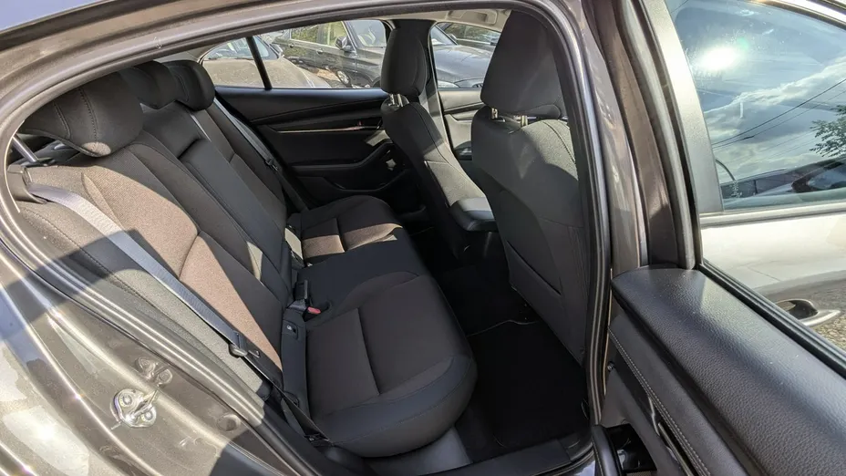 MAZDA 3 -