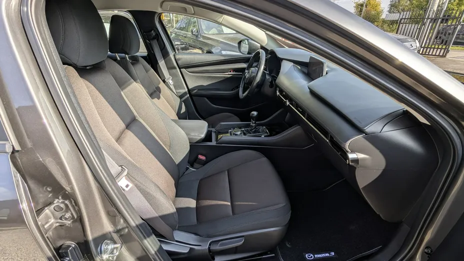 MAZDA 3 -