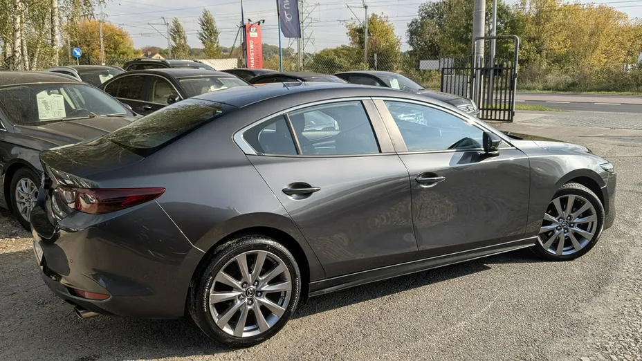 MAZDA 3 -