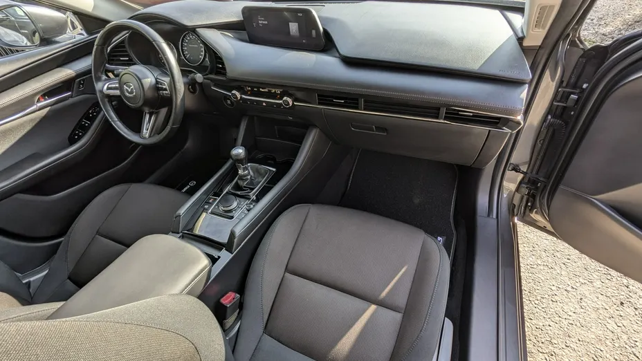 MAZDA 3 -
