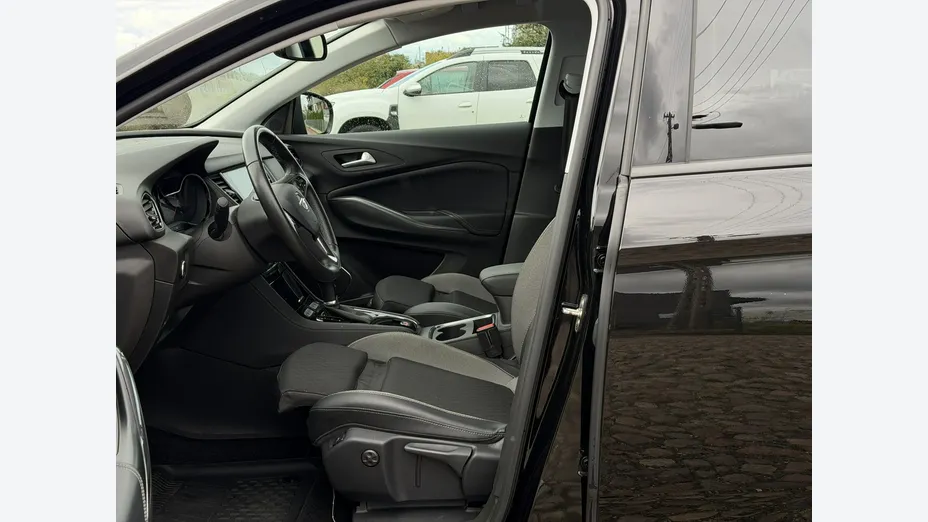 OPEL Grandland X -