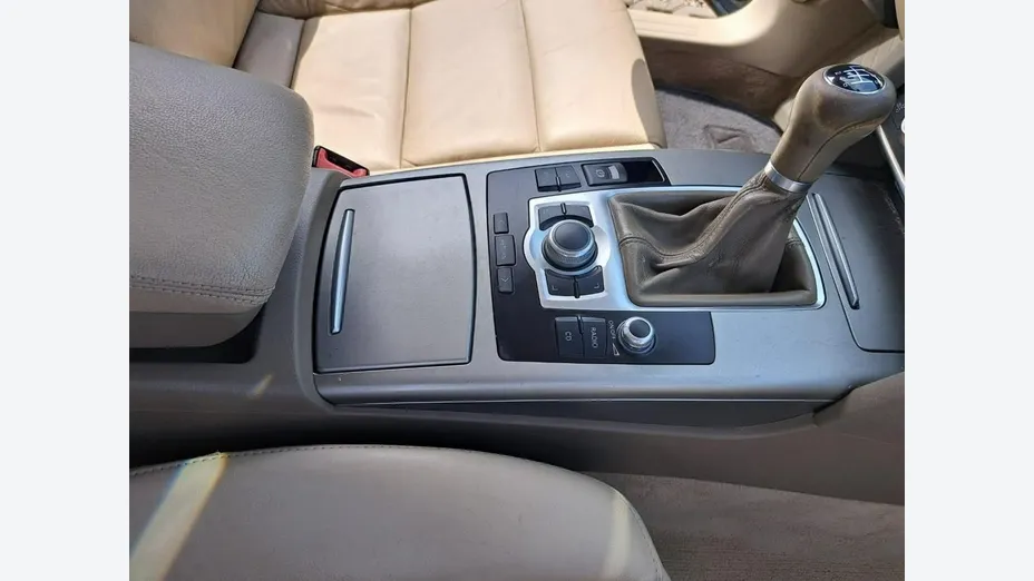 AUDI A6 -