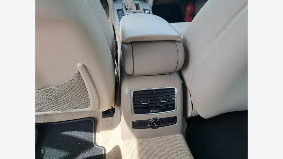 AUDI A6 -