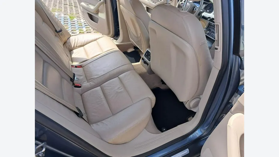 AUDI A6 -