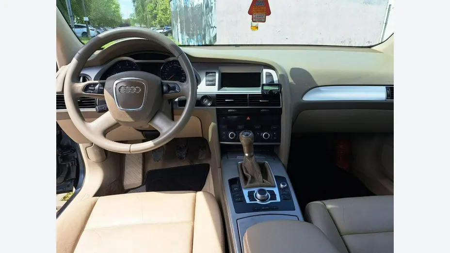 AUDI A6 -