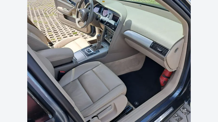 AUDI A6 -