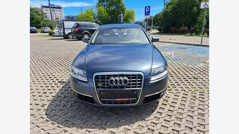 AUDI A6 -