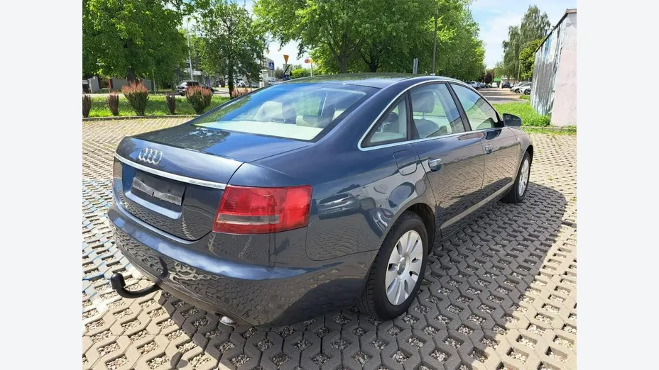 AUDI A6 -