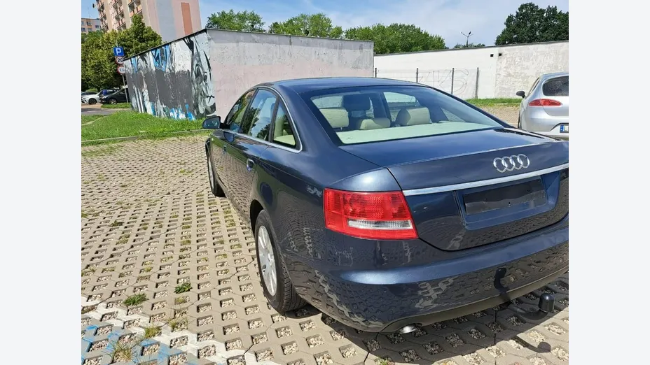 AUDI A6 -