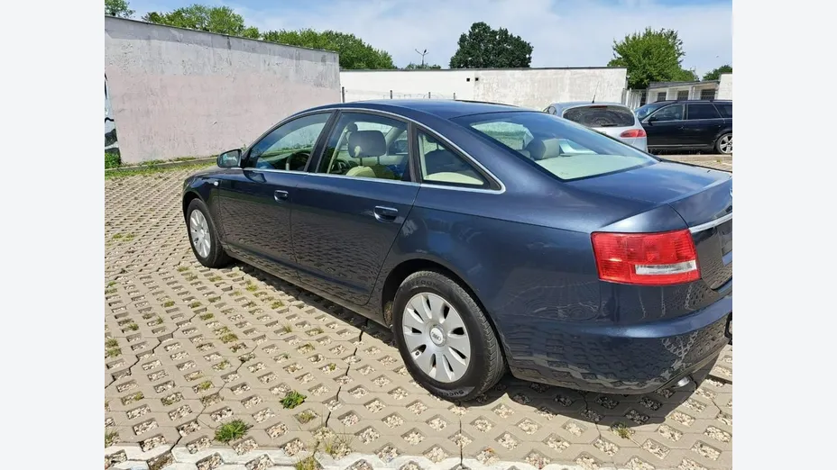 AUDI A6 -