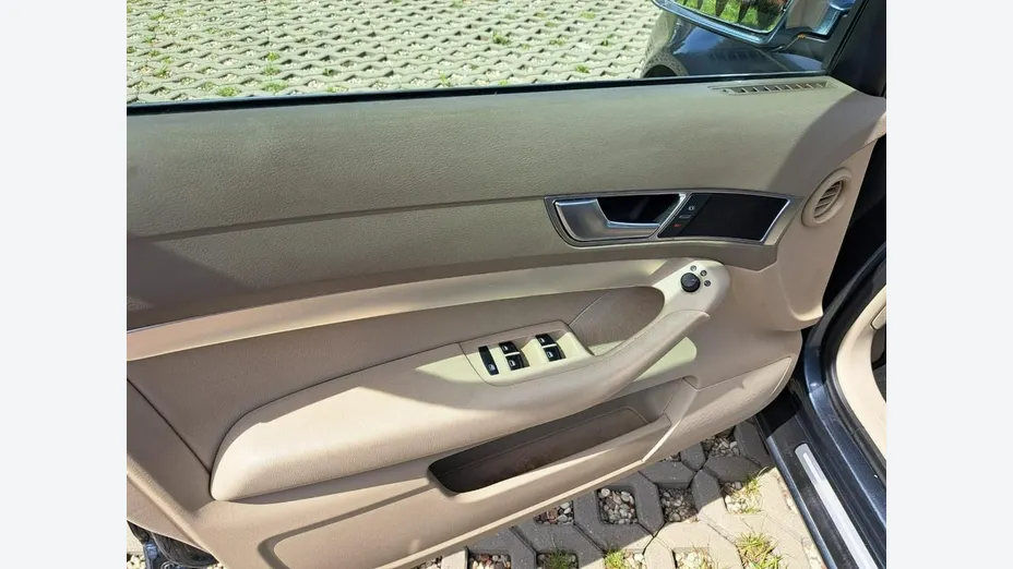AUDI A6 -