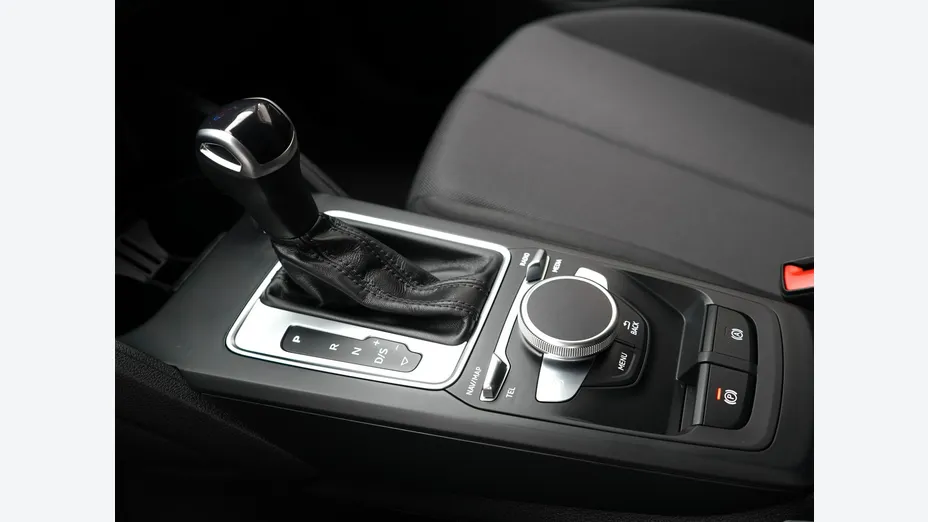 AUDI Q2 -