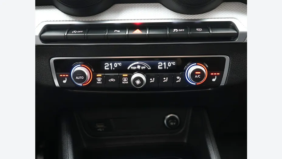 AUDI Q2 -