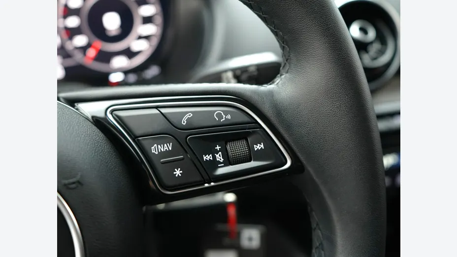AUDI Q2 -