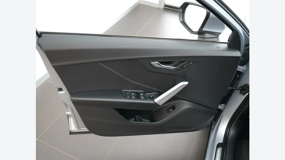 AUDI Q2 -