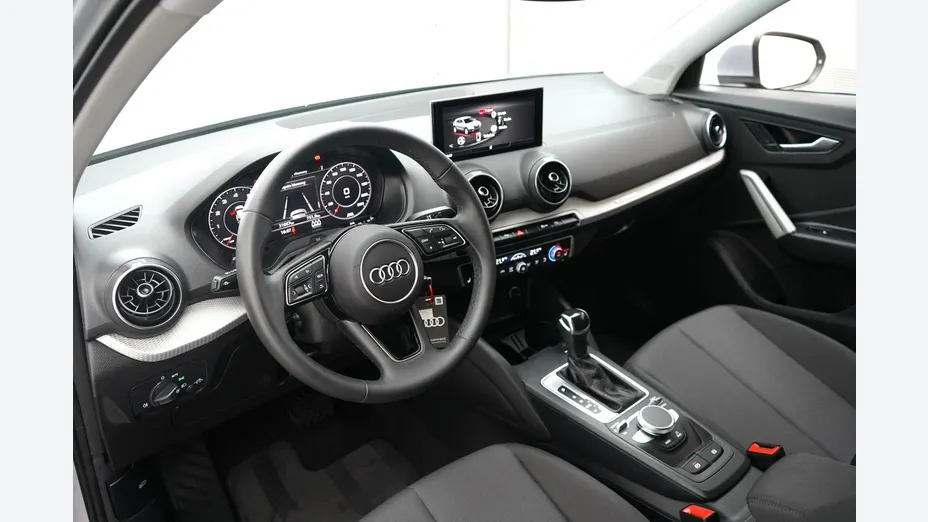 AUDI Q2 -
