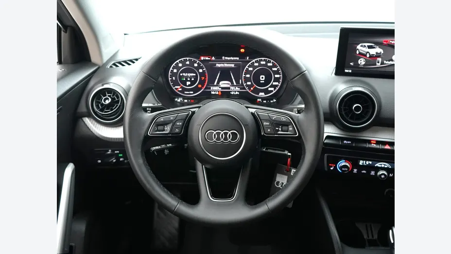 AUDI Q2 -