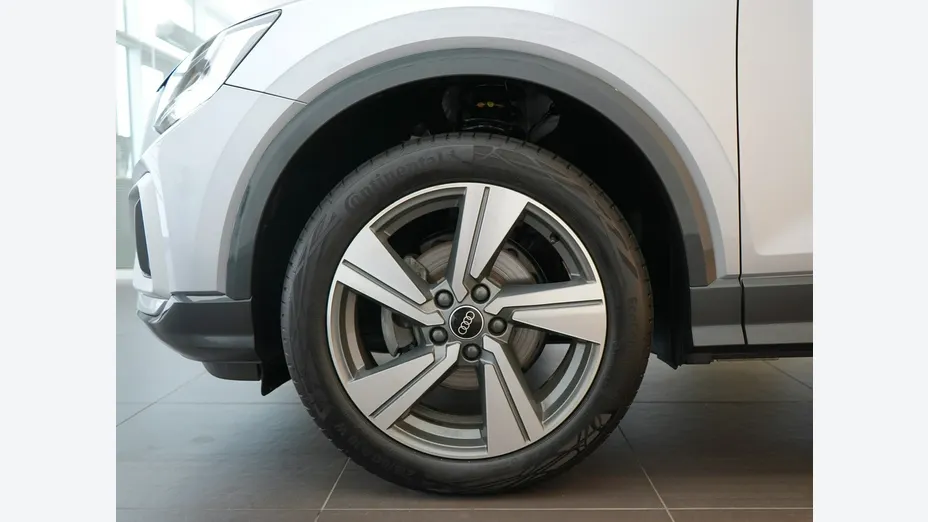 AUDI Q2 -