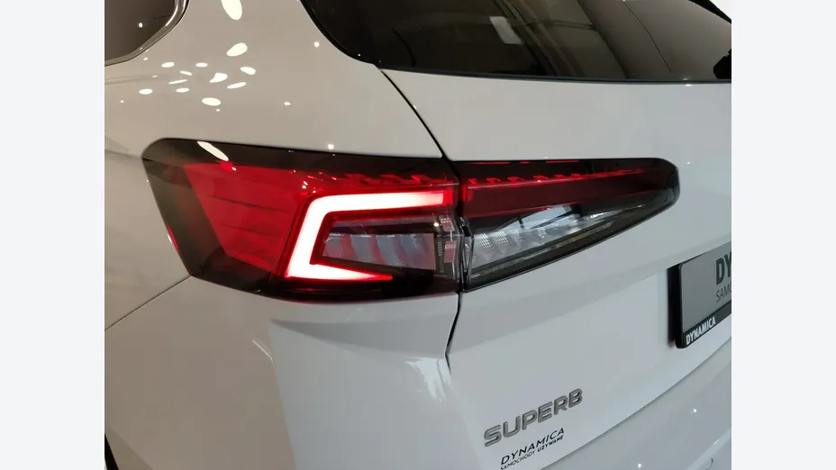 SKODA Superb -