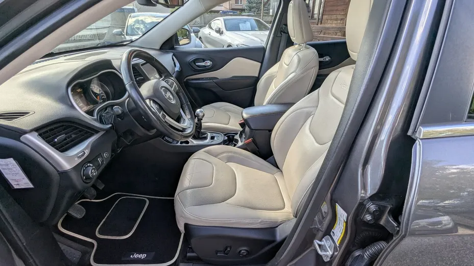 JEEP Cherokee -