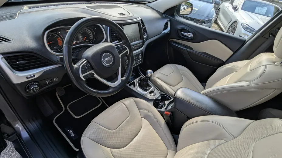 JEEP Cherokee -