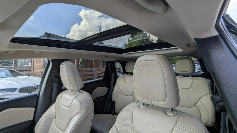 JEEP Cherokee -
