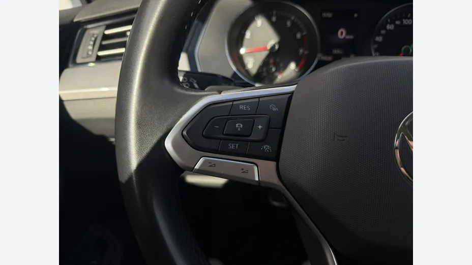 VOLKSWAGEN Passat -