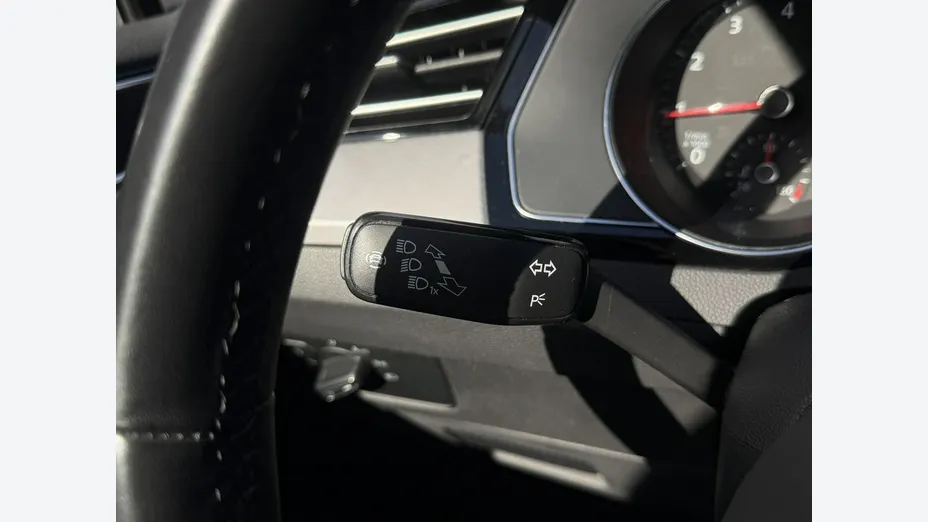 VOLKSWAGEN Passat -