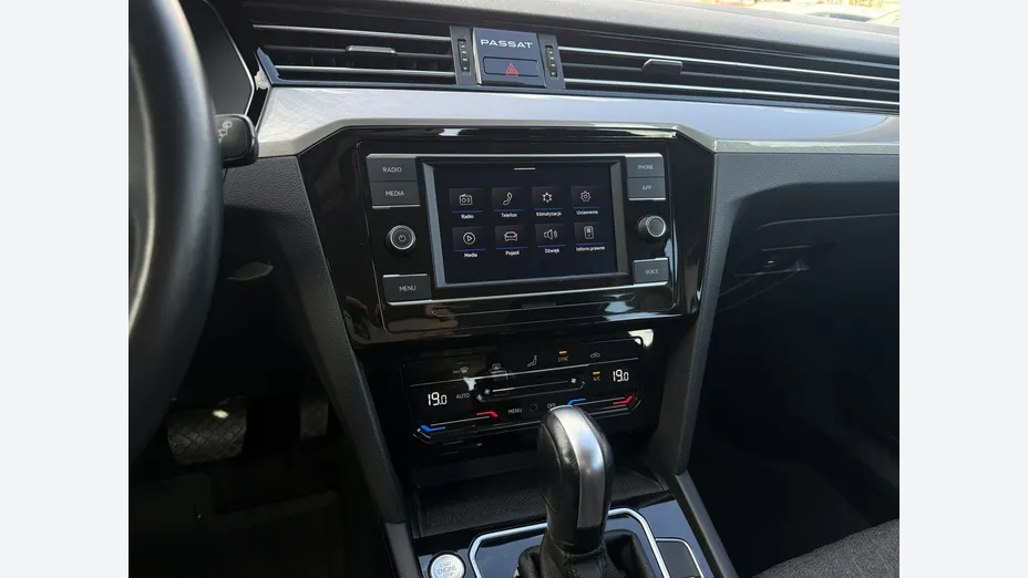 VOLKSWAGEN Passat -
