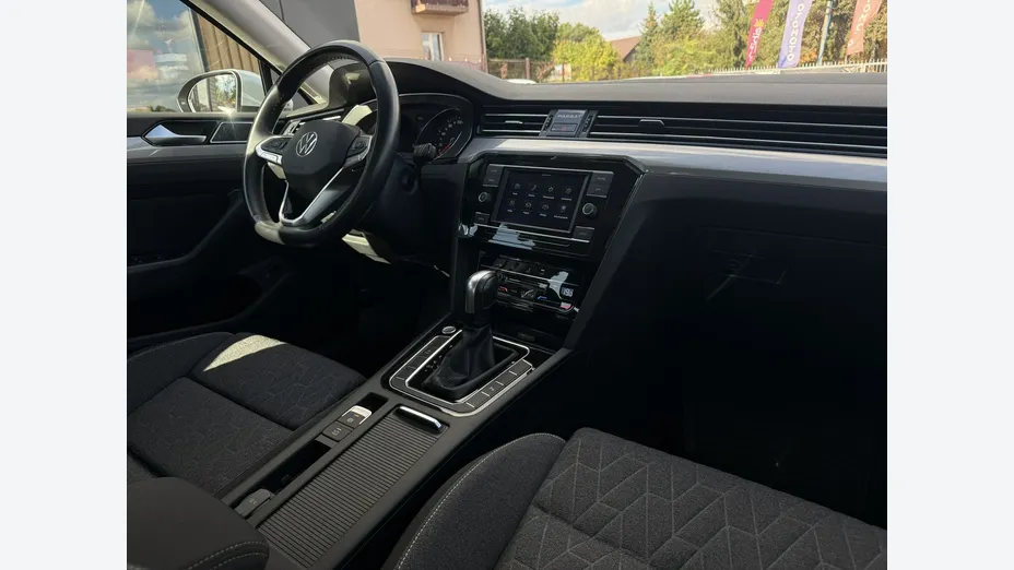 VOLKSWAGEN Passat -