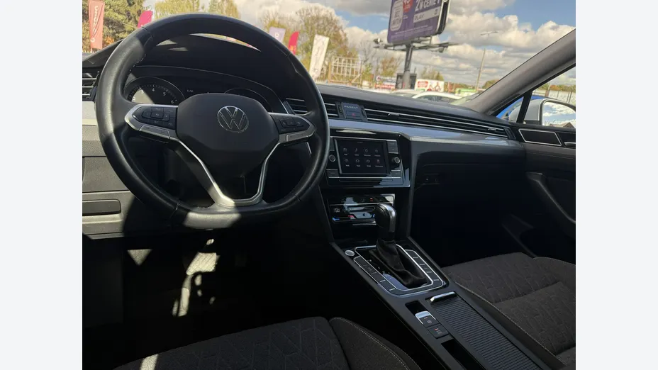 VOLKSWAGEN Passat -