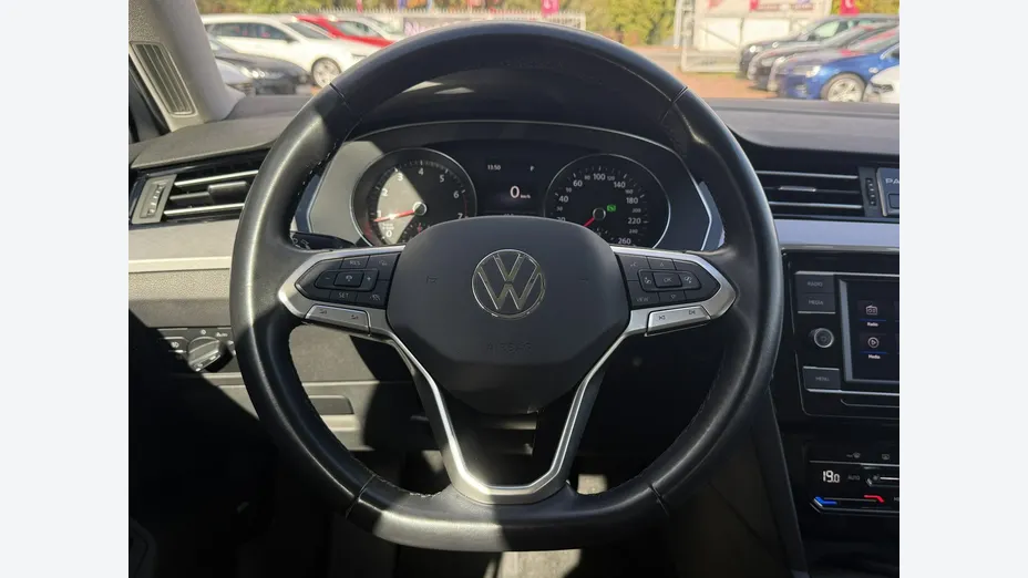 VOLKSWAGEN Passat -
