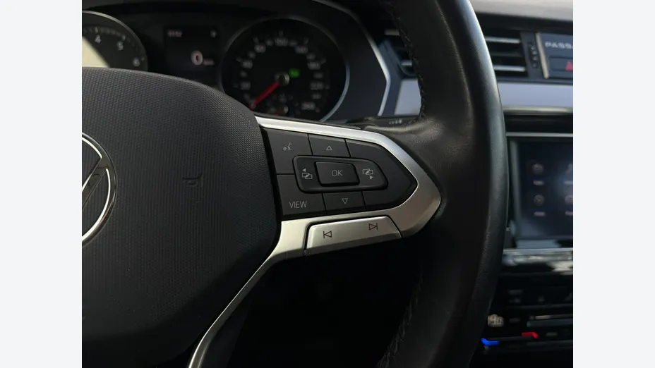 VOLKSWAGEN Passat -