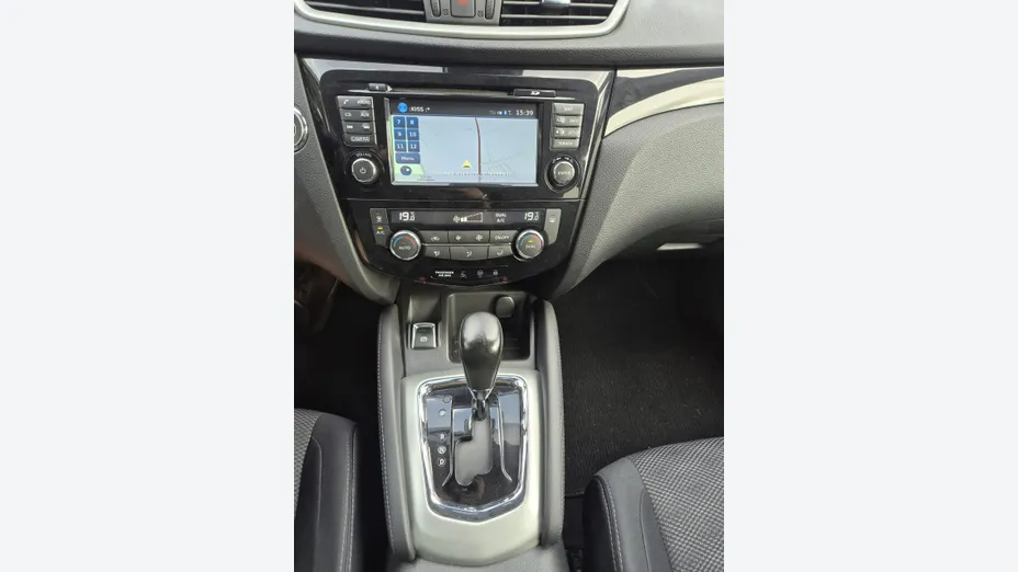 NISSAN Qashqai -