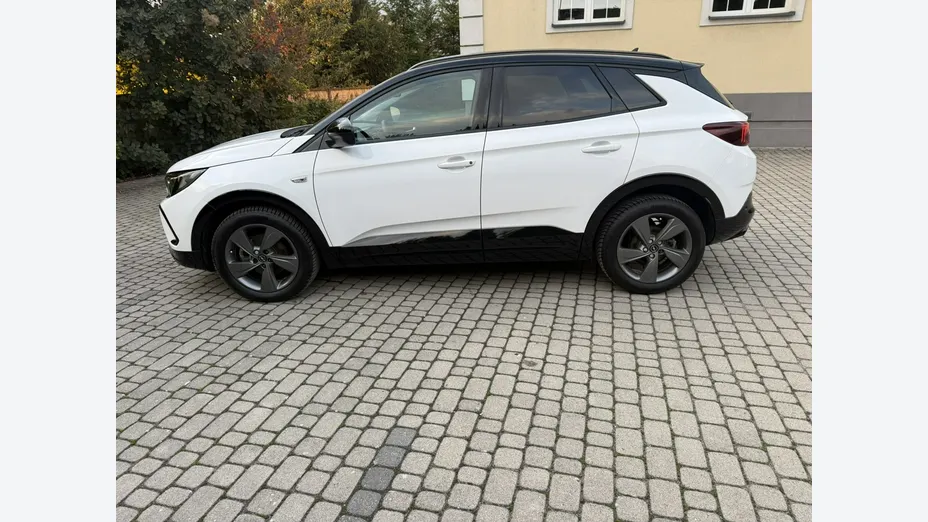 OPEL Grandland X -
