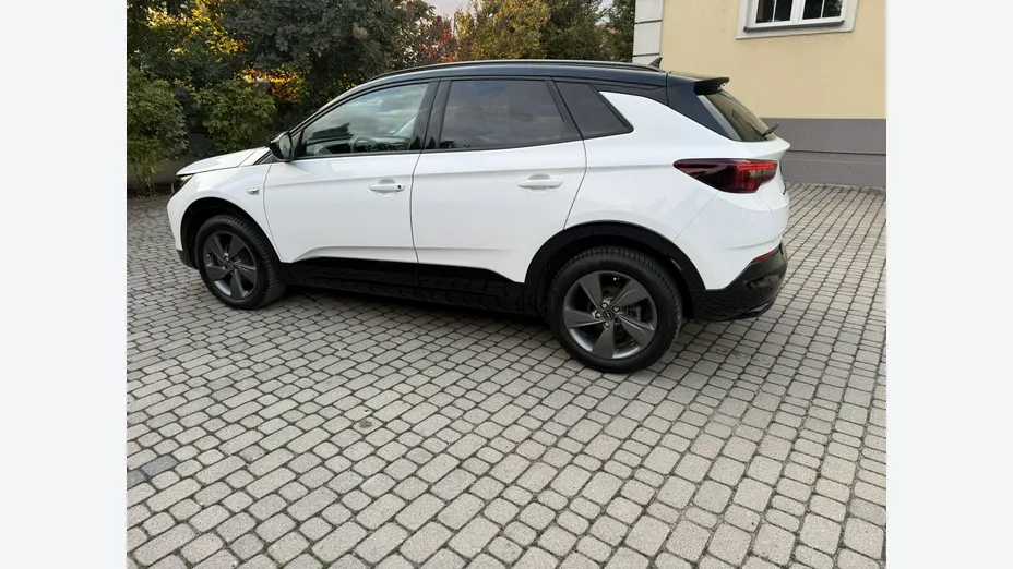 OPEL Grandland X -