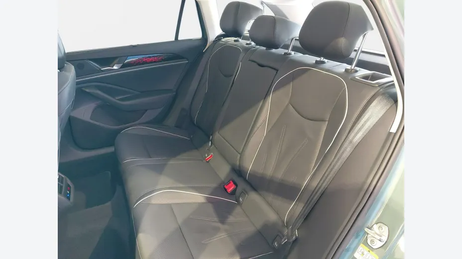 VOLKSWAGEN Passat -