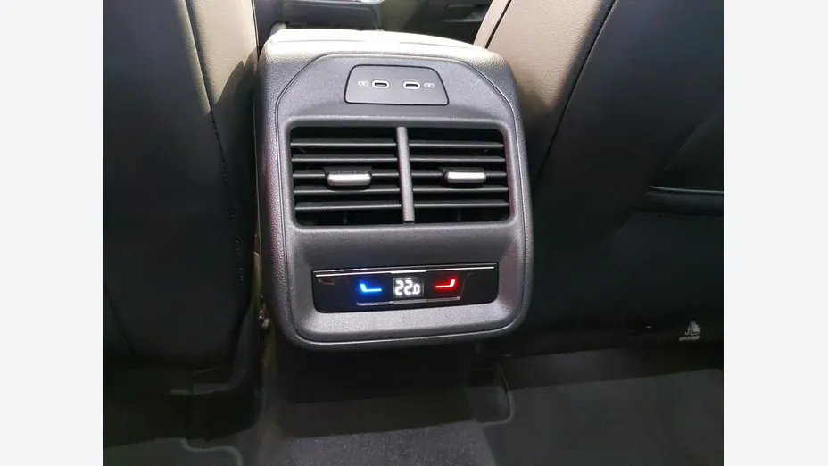 VOLKSWAGEN Passat -