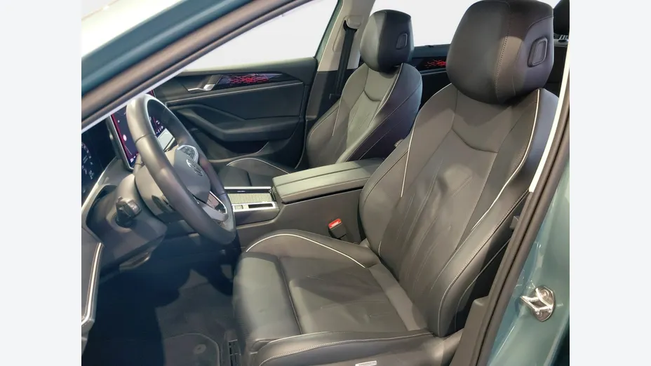 VOLKSWAGEN Passat -