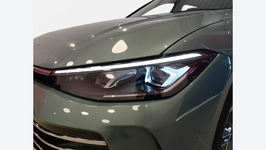 VOLKSWAGEN Passat -