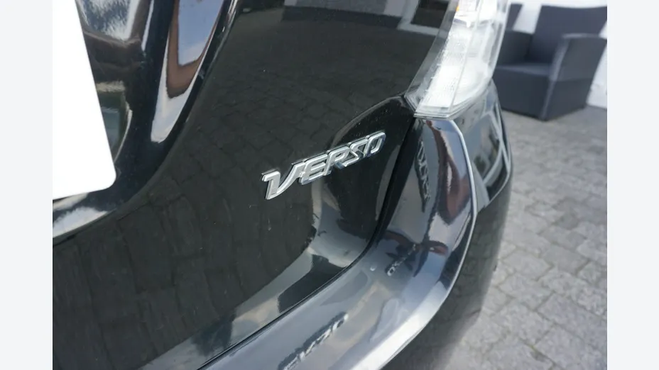 TOYOTA Verso -