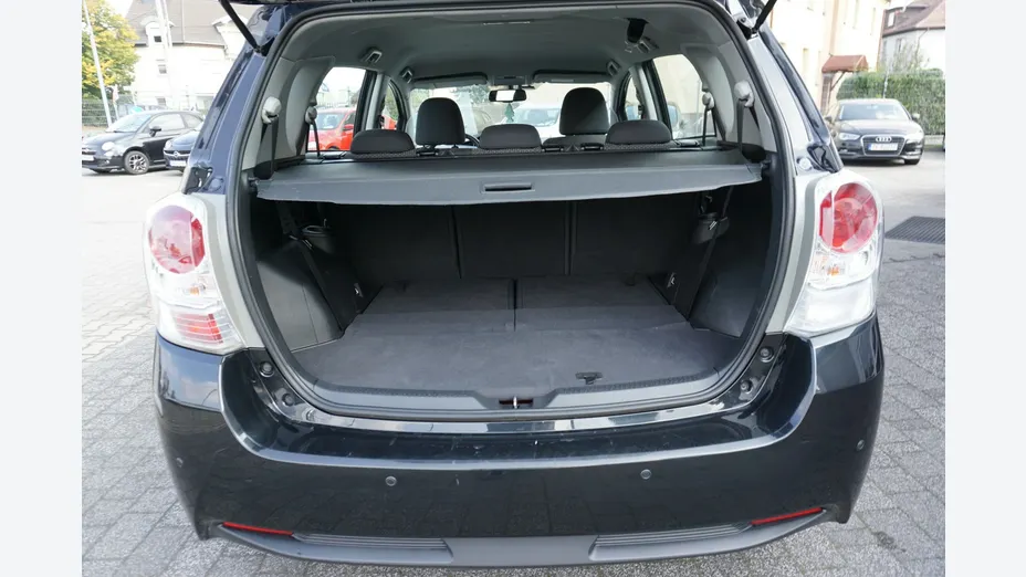 TOYOTA Verso -